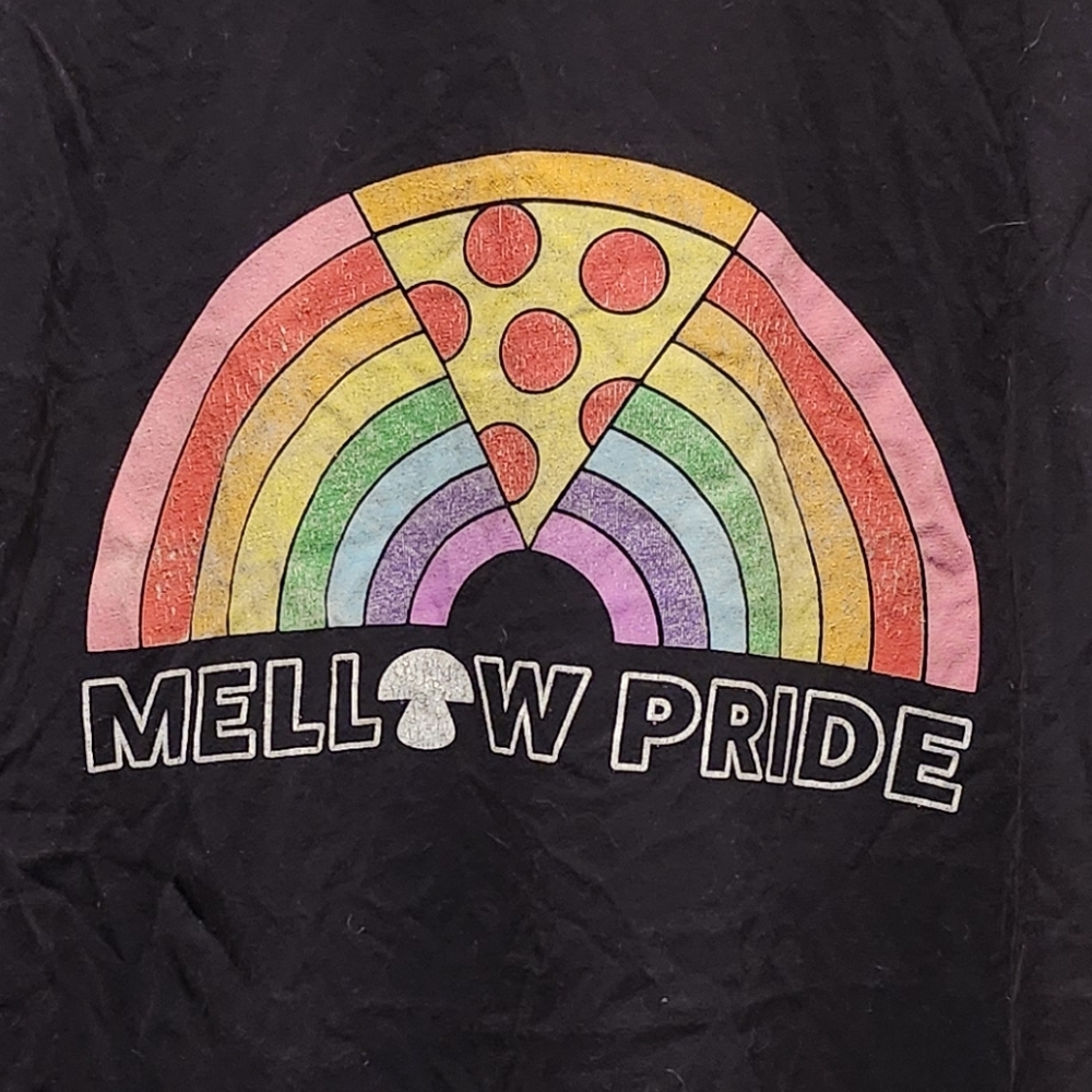 Mellow Pride Rainbow Pizza Mellow Mushroom Size Large Unisex Short Sleeve Tee